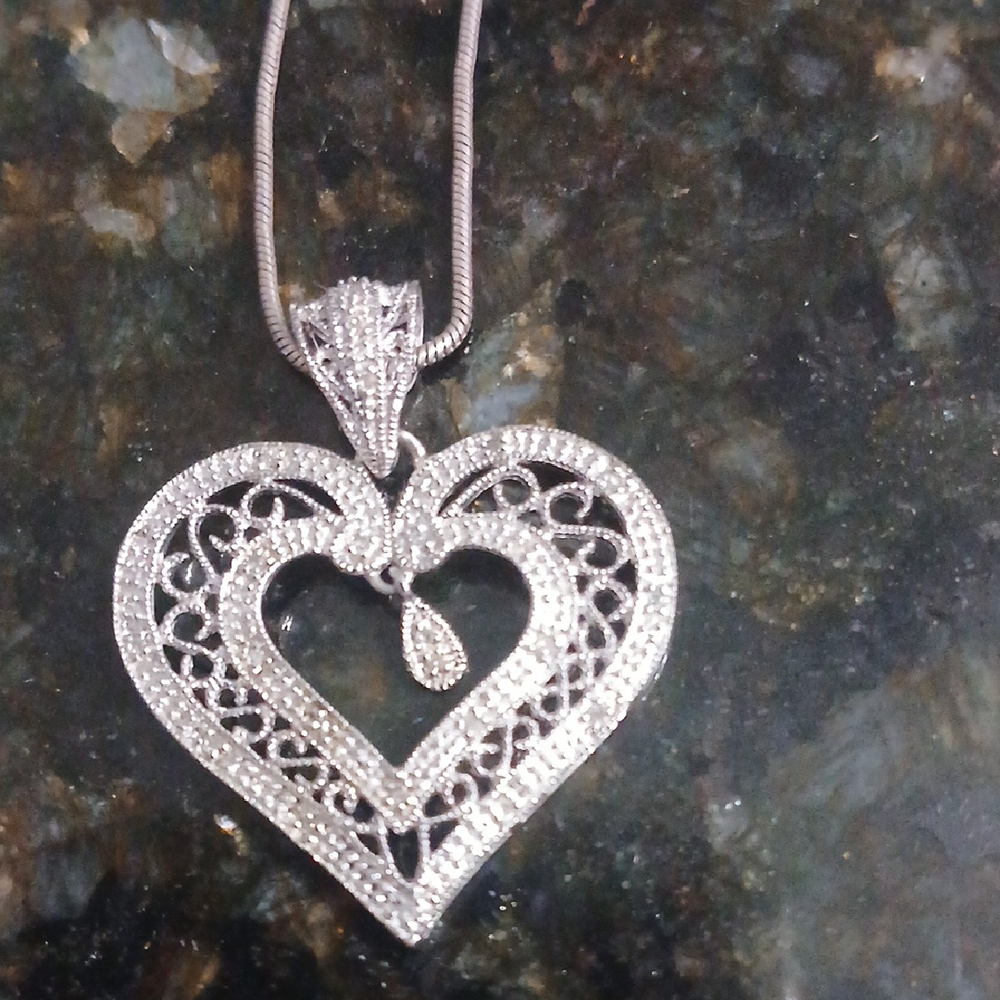Elegant Silver Heart Pendant Necklace